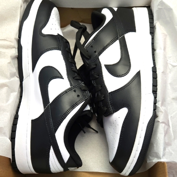 Nike Men's Black and White Sneakers